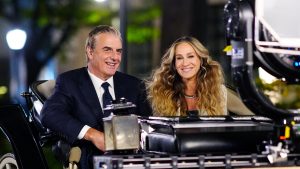 Chris Noth and Sarah Jessica Parker filming a scene together at night in New York City