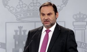 Jos&eacute; Luis &Aacute;balos speaking at a government press briefing.